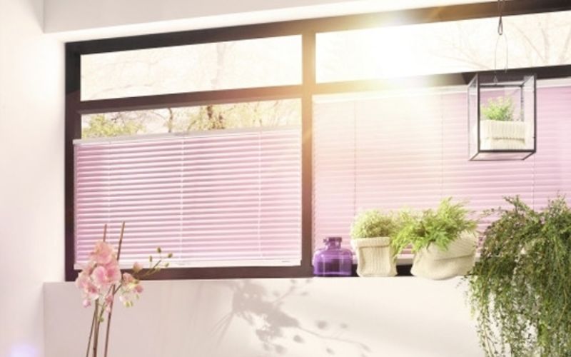Welke jaloezieën op maat kunnen het beste tegen verkleuring van de zon? Tips over materiaal & kleur keuze