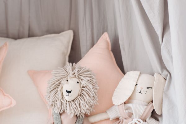 Gordijnen in de kinderkamer: 6+ Kleurrijke ideeën & adviezen voor een vrolijke sfeer