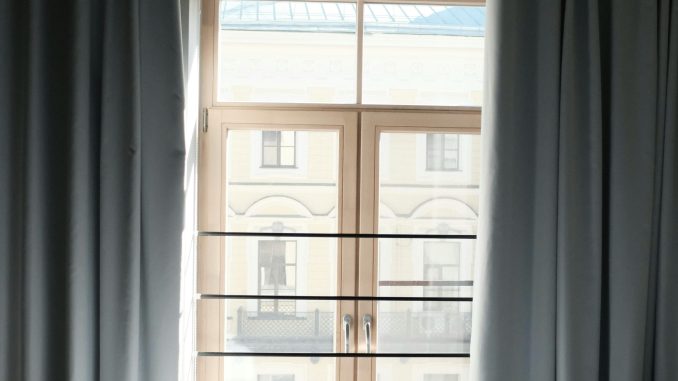 Voorbeeld van verduisterende, lichtdoorlatende en transparante raamdecoratie in huis- Pax raamdecoratie