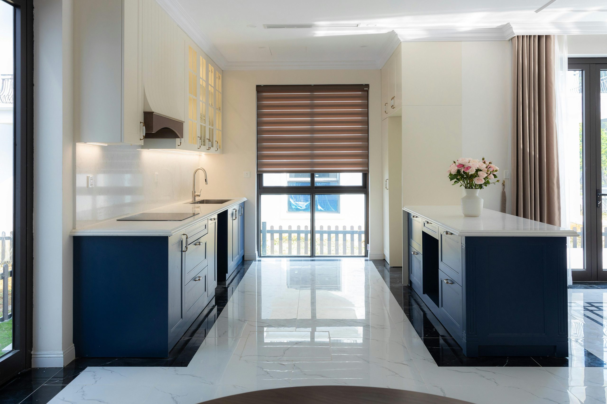Ontdek of rolgordijnen of plisségordijnen het beste passen in jouw keuken. Vergelijk lichtregie, onderhoud, sfeer en functionaliteit in één duidelijk overzicht - Pax raamdecoratie