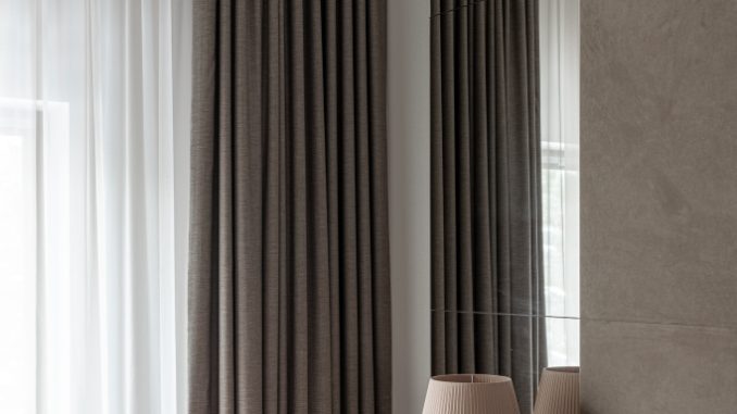 Raamdecoratie die privacy biedt bij ramen op straatniveau - Pax raamdecoratie