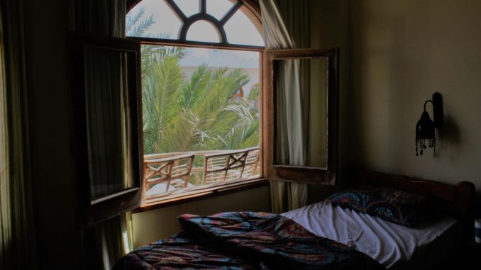 Raamdecoratie kiezen voor ramen die vaak open zijn