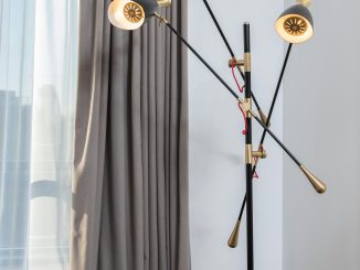 Plisségordijnen en rolgordijnen in een modern interieur met flexibele lichtregeling