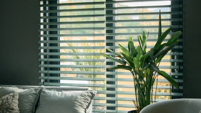 Kiezen voor jaloezieen met of zonder Ladderband? Voor- en nadelen