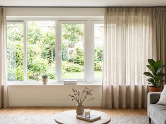 linnen gordijnen warm beige interieur