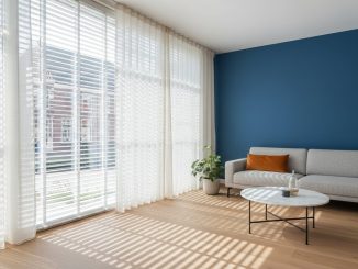 Raamdecoratie Gids 2026: Gordijnen, Jaloezieën en Tips tegen Verkleuring