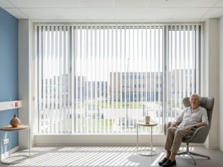 Raamdecoratie voor zorginstellingen: De gids voor hygiëne en veiligheid in 2026