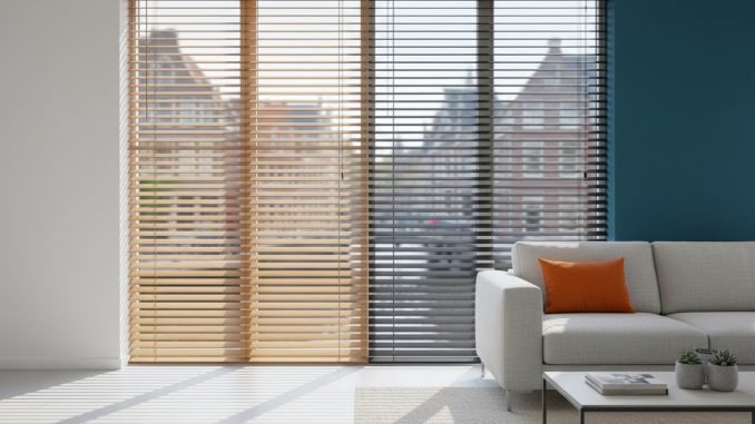 Wat zijn de verschillen tussen houten en aluminium jaloezieën?