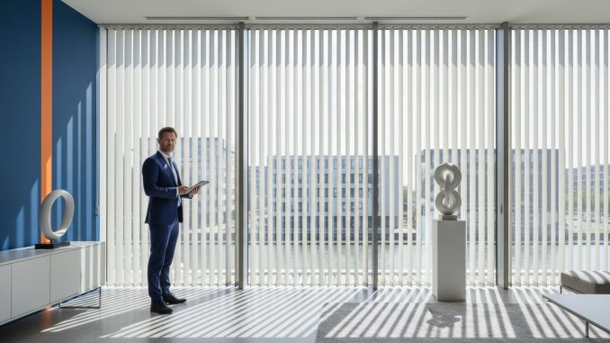 Zakelijke raamdecoratie op maat: De complete gids voor projectinrichting in 2026