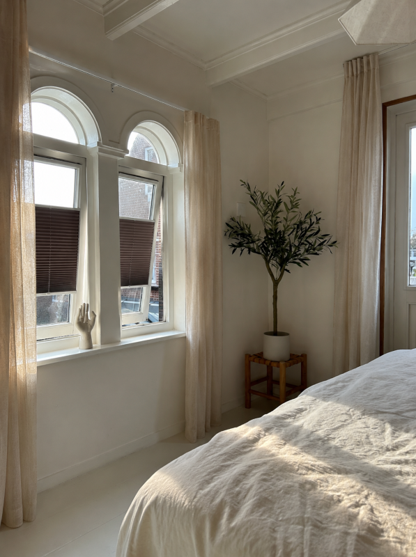 Verduisterende Plissegordijnen In Een Slaapkamer