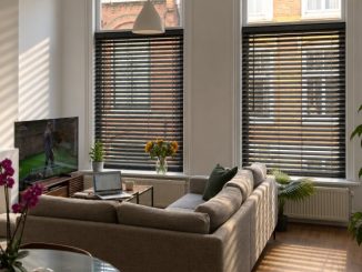 Raamdecoratie zonder boren verwijderen: zo voorkom je schade.