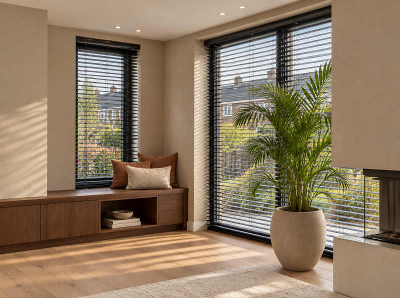 Wat zijn de voordelen van aluminium jaloezieën in je interieur?