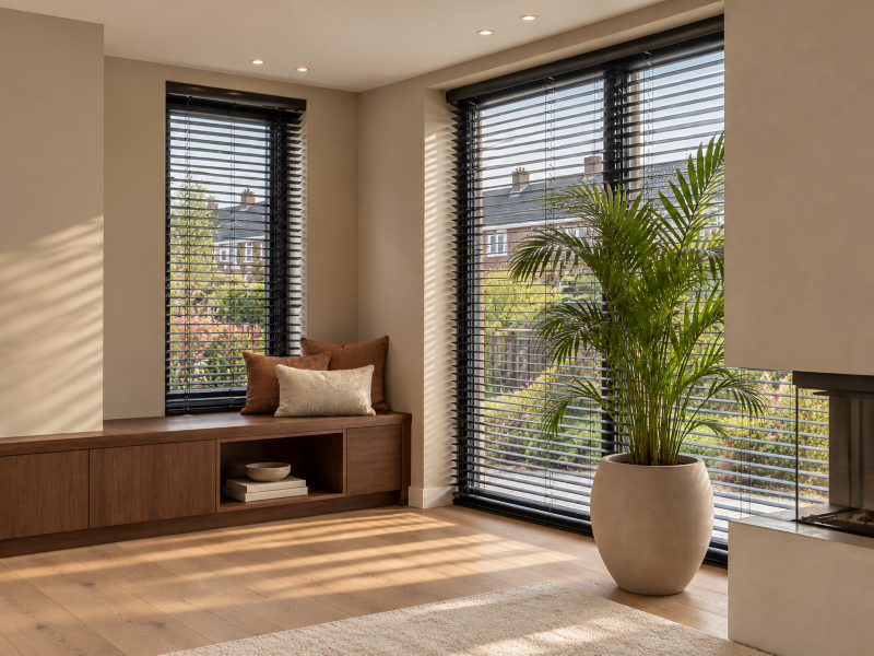 Wat zijn de voordelen van aluminium jaloezieën in je interieur?