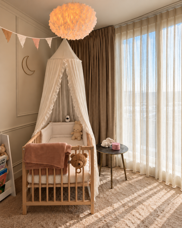 Kinderkamer Lichtdoorlatende Gordijnen En Verduisterende Overgordijnen